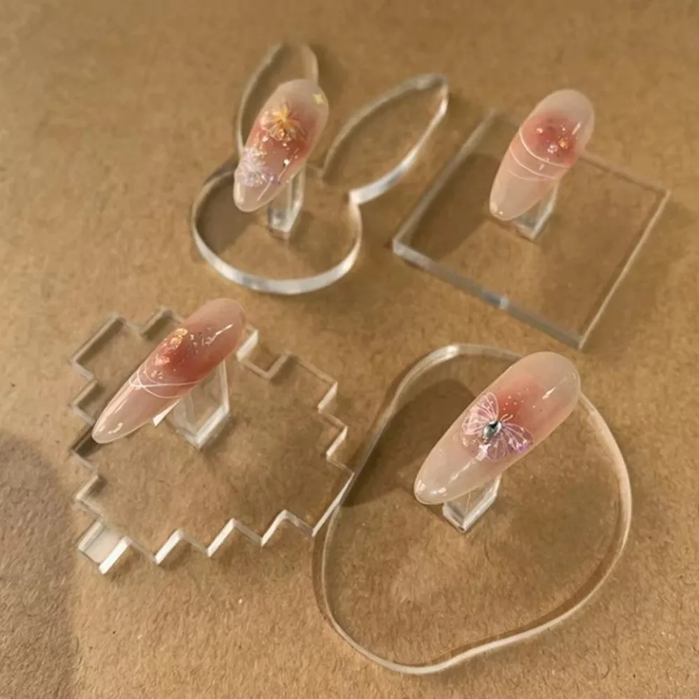 Pratica porta unghie in acrilico acrilico trasparente a forma di cuore espositore per nail art base in acrilico pratica di nail art