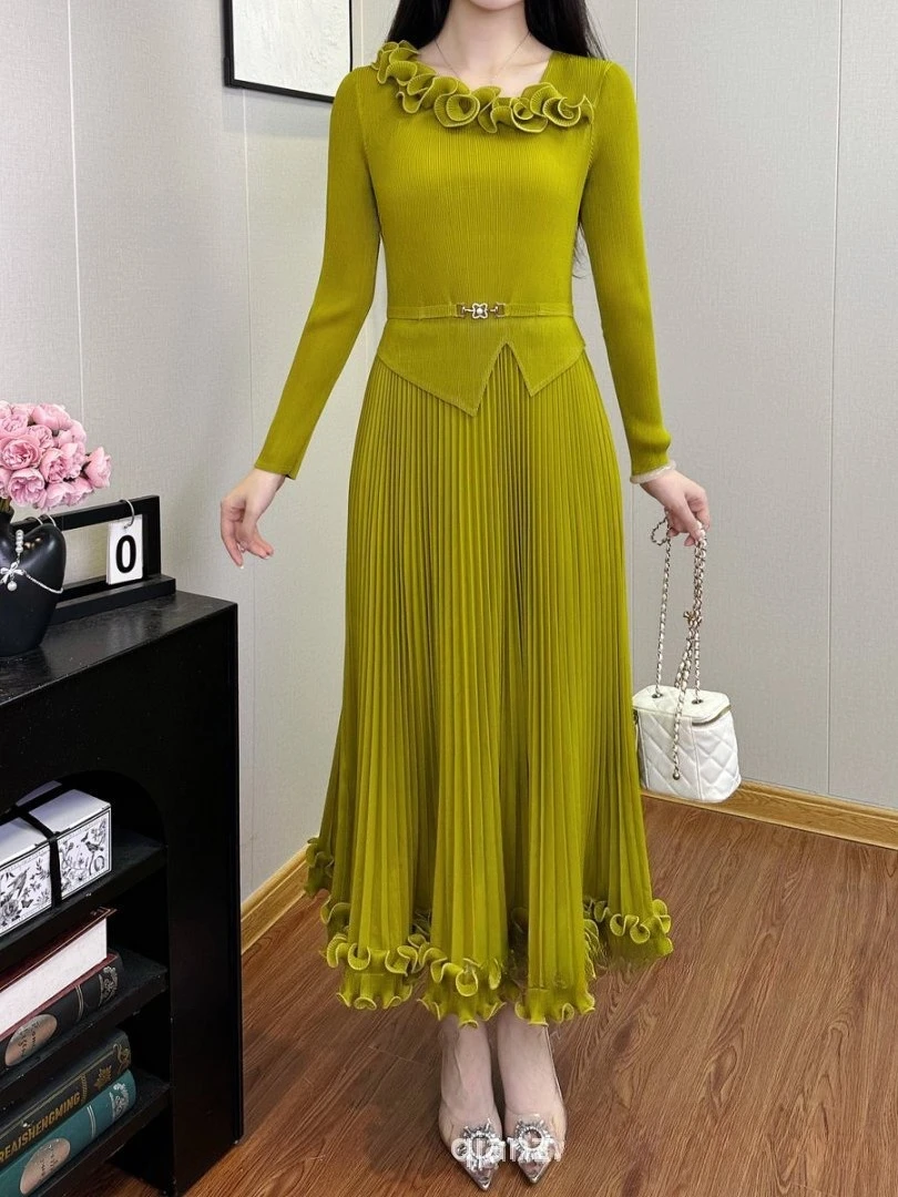 ミヤケ風 クシャクシャした裾のゆったりとしたワンピース 気品漂う エレガント スリムフィット ミディアム丈 レディースワンピース