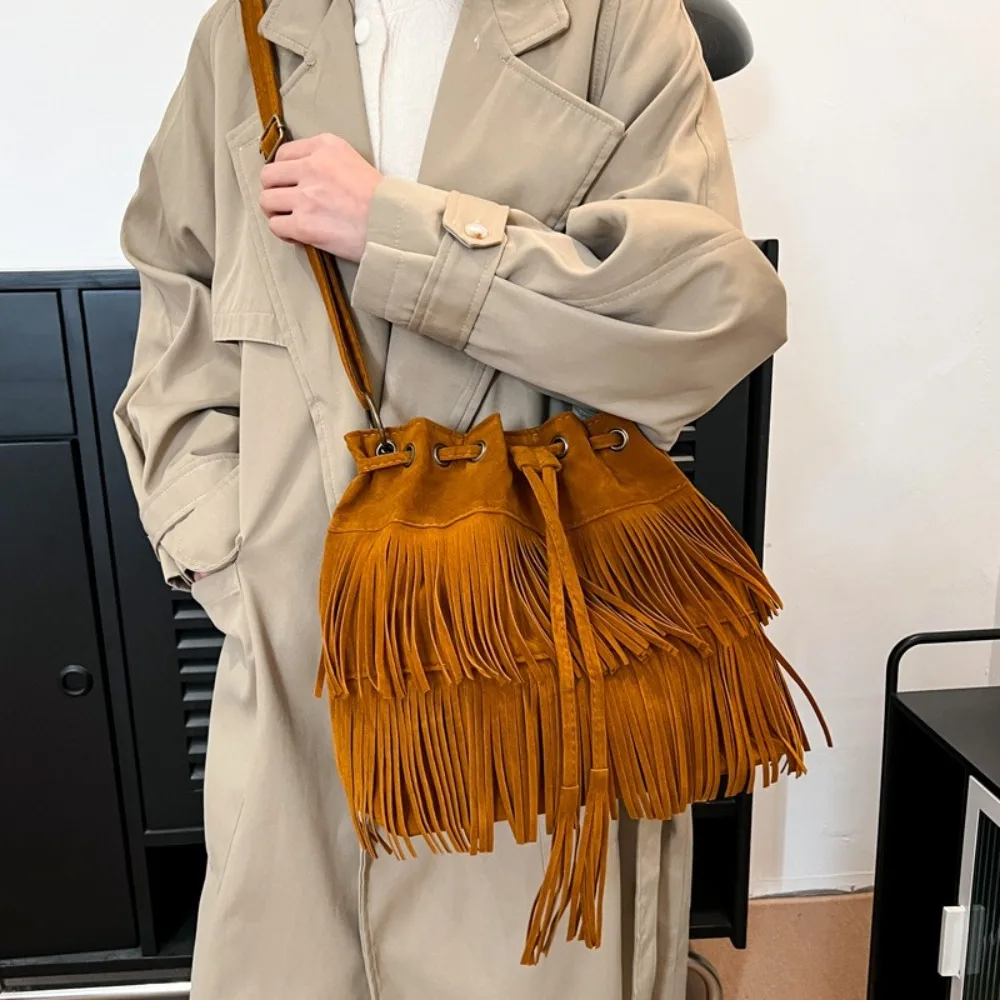 

Korean Style Tassel Shoulder Bag PU Leather Solid Color Suede Handbag Bohemian Style Large Capacity Drawstring Bucket Bag Travel