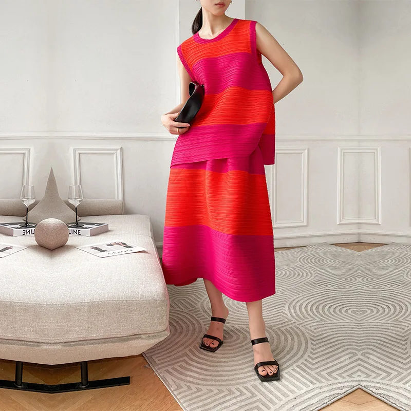 Miyake Pleated New Sleeveless Vest Tops Loose Button Skirts Two Piece Sets Women's Summer Fashion Designer Clothes