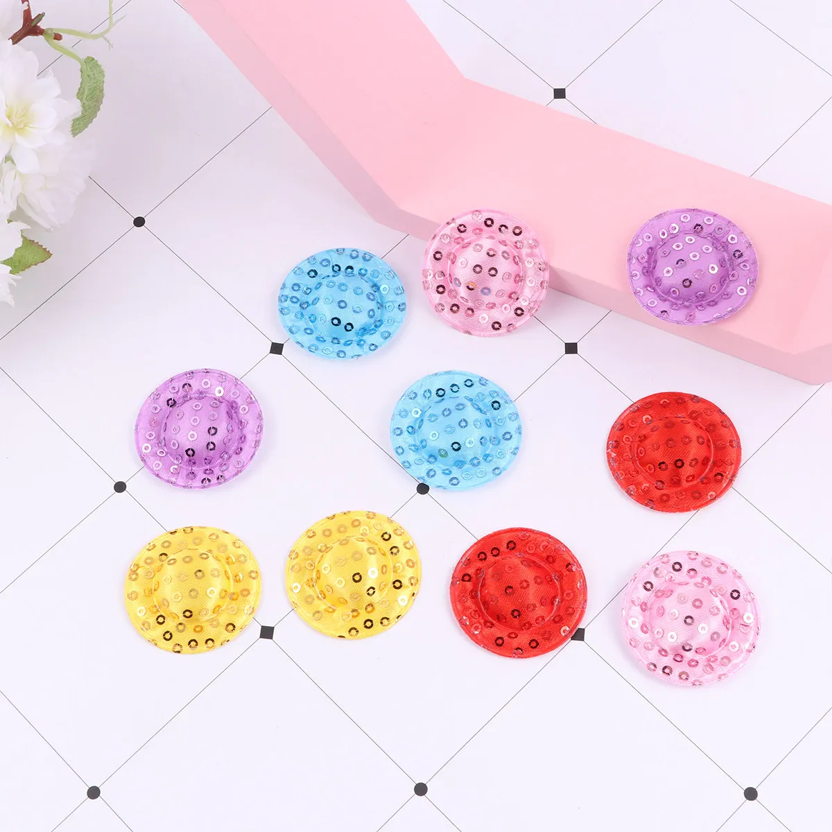 24 Peças Mini Chapéus com Lantejoulas de Aba Larga para Decoração DIY, Bonés Artesanais nas Cores Vermelho, Rosa, Amarelo Claro, Azul Celeste, Roxo e Rosado