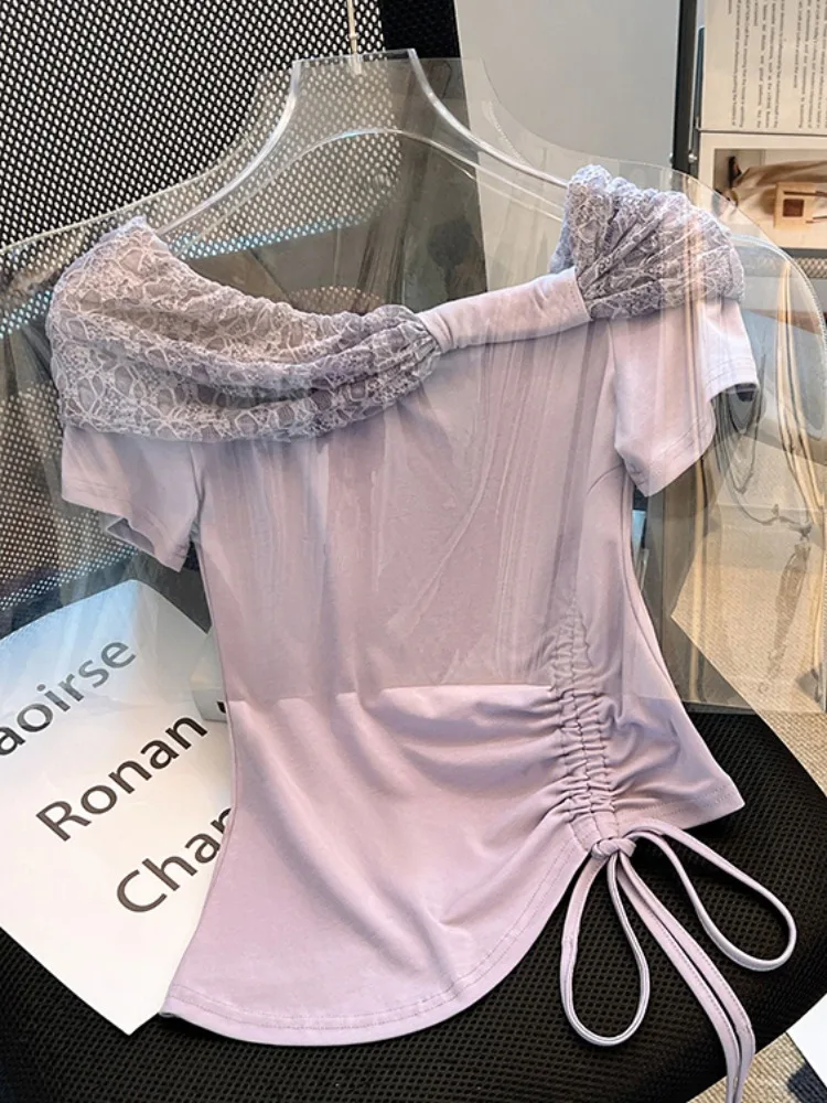 เสื้อครอปผู้หญิง แขนระบาย แต่งผ้าลูกไม้ ตัดต่อ ทรงเข้ารูป สายเดี่ยว ดีไซน์ไม่สมมาตร ผ้าคอตตอนผสมโพลีเอสเตอร์ สำหรับฤดูร้อน