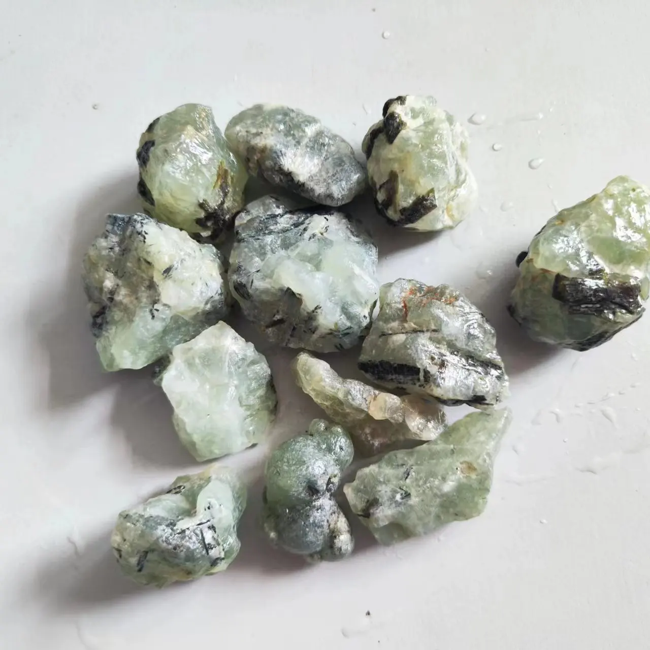 Natural Raw Prehnite GrapeStone Green Prehnite Silicate Healing Crystal Stone Minerals Home Decoration Stone Jewelry Processing