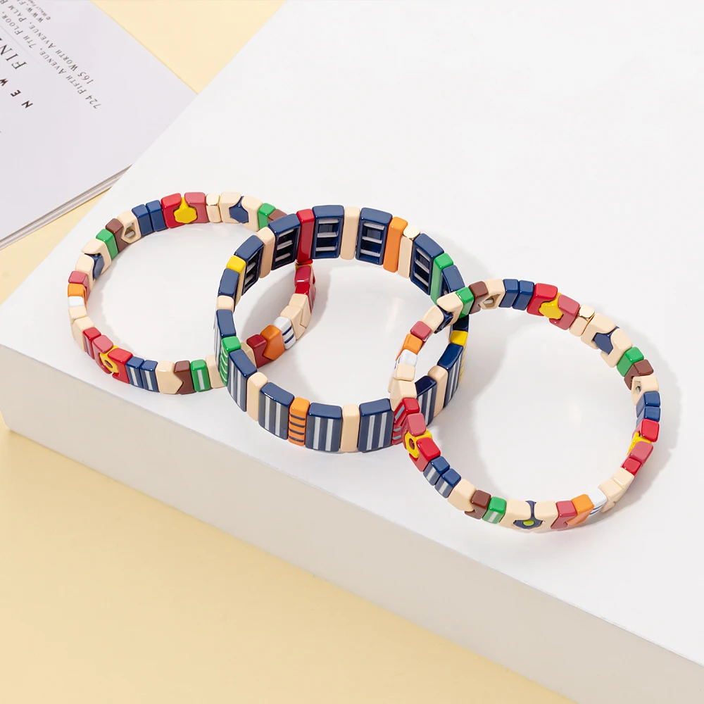 2023 تصميم جديد المينا مطاطا الإسورة للنساء متعددة شكل مزيج زهرة Charms أساور مجوهرات ملونة للهدايا