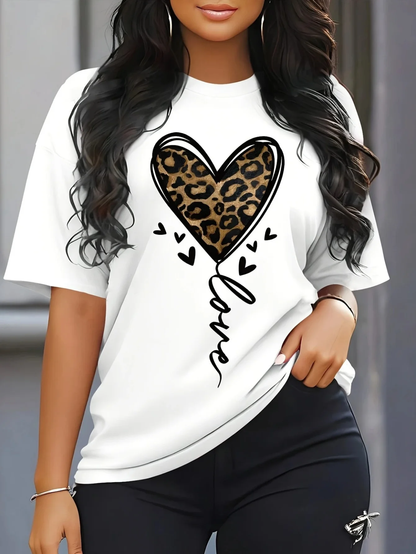

Stylish Round Neck Short Sleeve T Shirt for American Women Leopard Print Heart Mama Design Creative