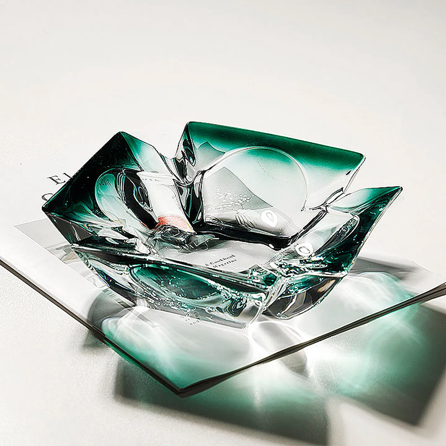 Premium Elegant Creative Gradient Square Petal Glass Ashtray, Thickened Decorative Centerpiece for Living Room, Office, Desk