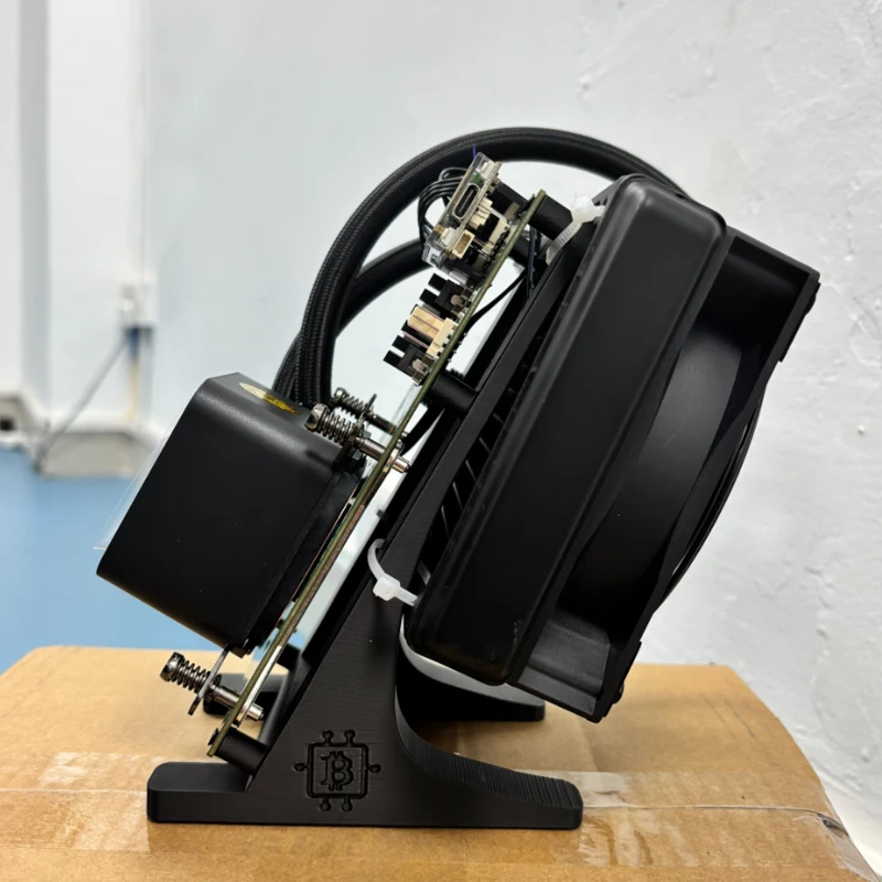 العلامة التجارية الجديدة NerdQaxe ++ Hydro 4.8TH/s 80W BTC Miner 15J/Th 4 * BM1370 ASIC Chips، 2.4G WiFi Crypto Machine جهاز تعدين مفتوح المصدر