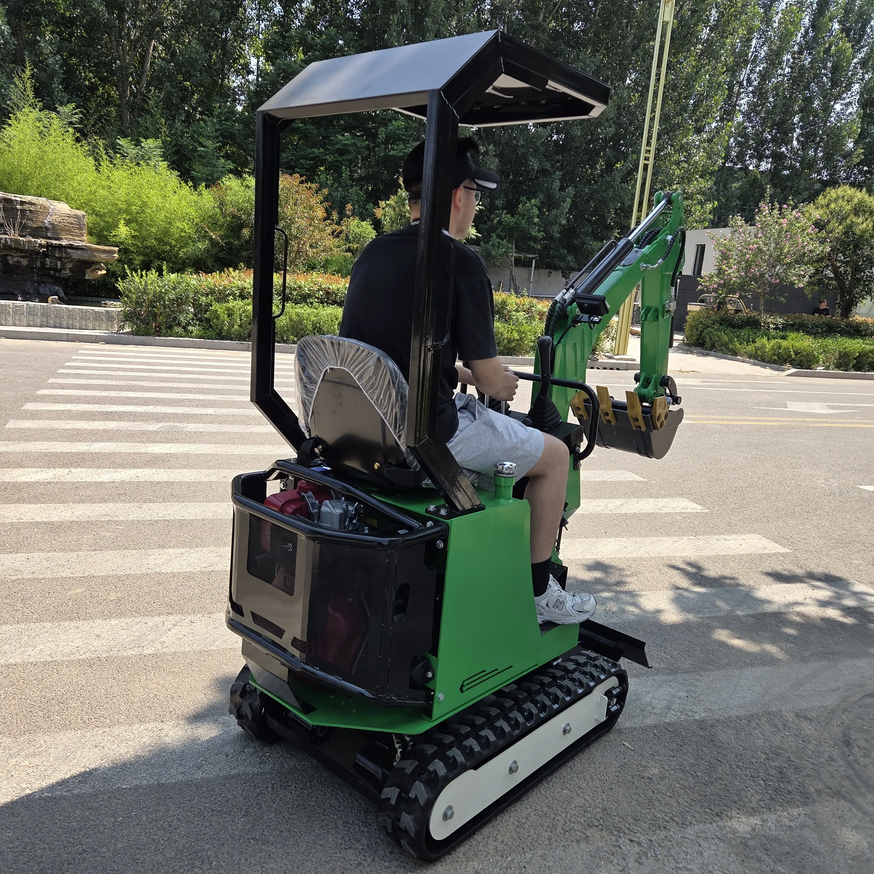 Miniexcavadora pequeña de 1 tonelada, motor diésel con varias herramientas auxiliares, equipo agrícola con cucharón personalizado