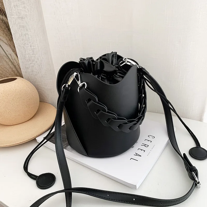 French Design PU Bucket Bags Women\'s New Trendy Versatile Autumn Winter Retro Drawstring Bucket Shoulder Crossbody Bag