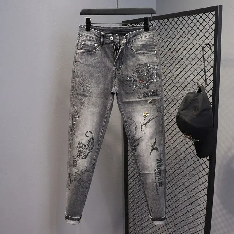Spring and Autumn 2025 New Men's Jeans Gray Trendy Tiger Head Hot Diamond Printing Slim-fit Small Feet Trousers Men's Clothing