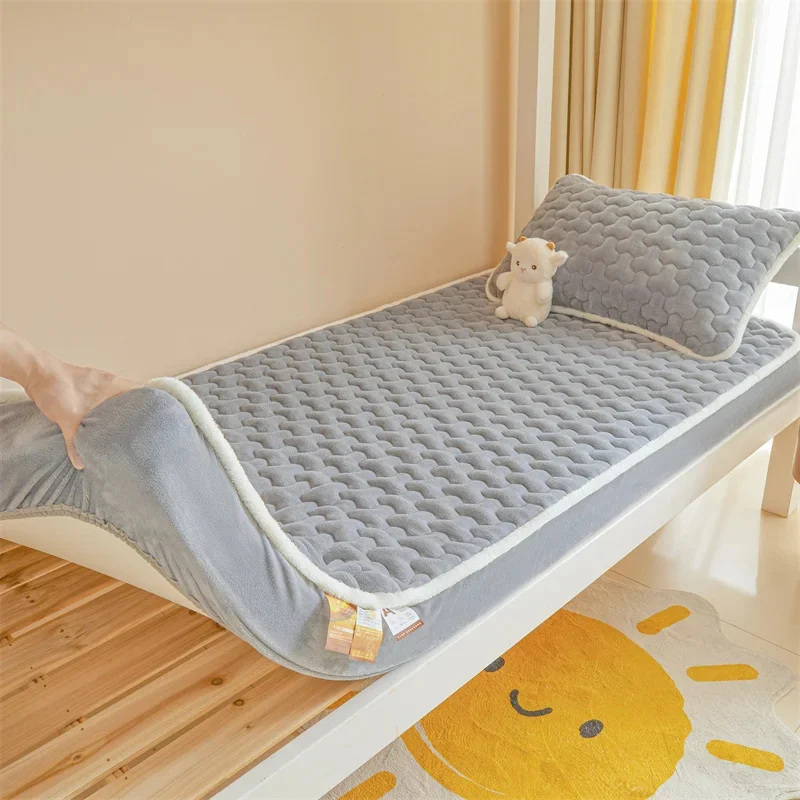 

Soft Comfortable Single Bed Mattress Cover Winter Warm Velvet Quilted Fitted Bed Sheet All-inclusive Student Mattress Cover