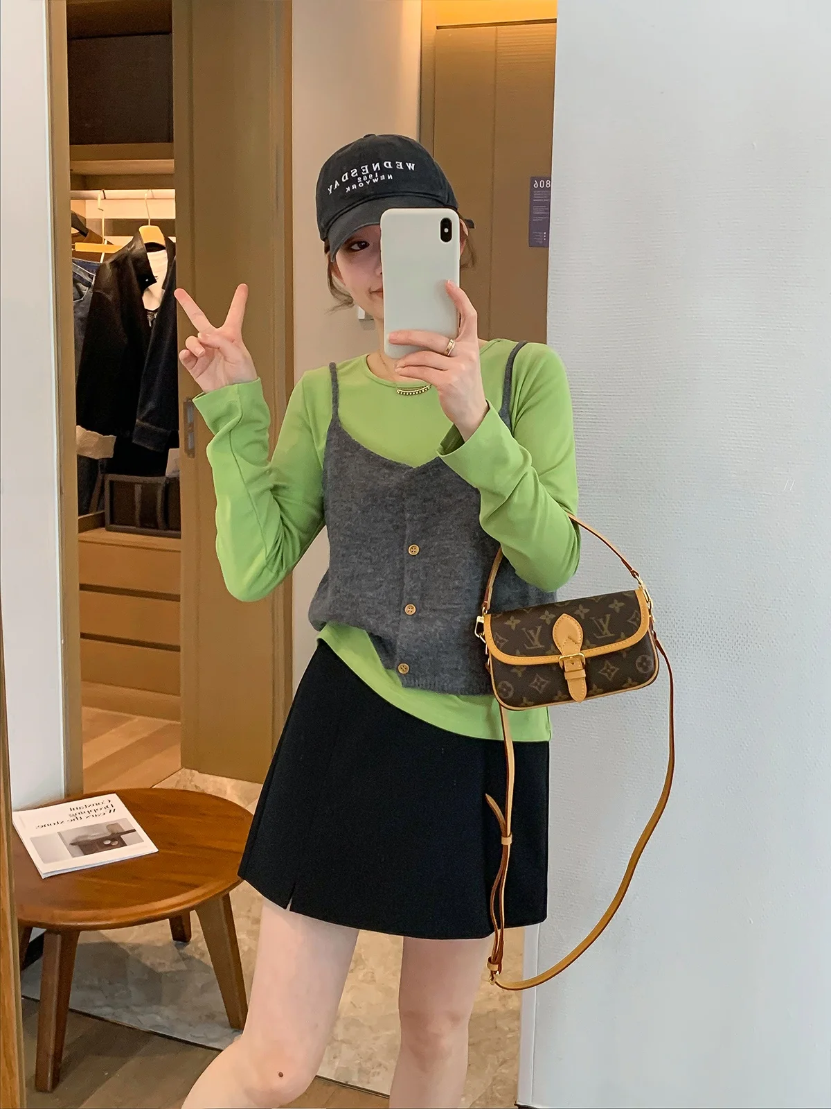 

Комплект Love Devil Fi: повседневный женский комплект с длинным рукавом, весна 2026, новая базовая футболка и жилет, комплект из двух предметов с высокой талией