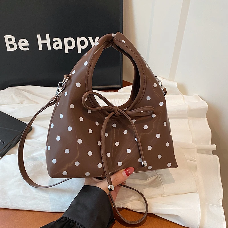 القوس البولكا نقطة المرأة حقيبة الصيف جديد الكورية المغناطيسي زر الرجعية حقائب كروسبودي شعبية سعة كبيرة تخفيف حقيبة كتف واحدة