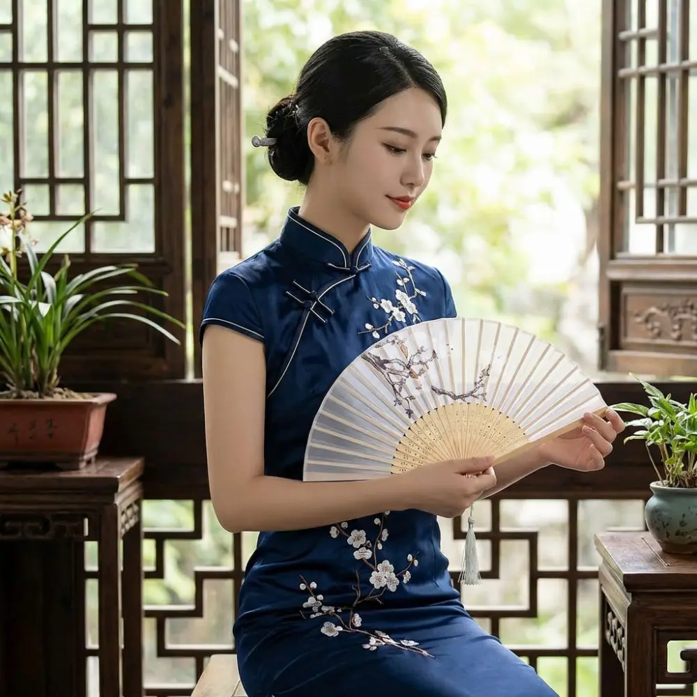 Antique Folding Fan Magnolia Pattern Bamboo Frame Chinese Style Fan Artistic Handmade Traditional Dance Fan Cultural Performance
