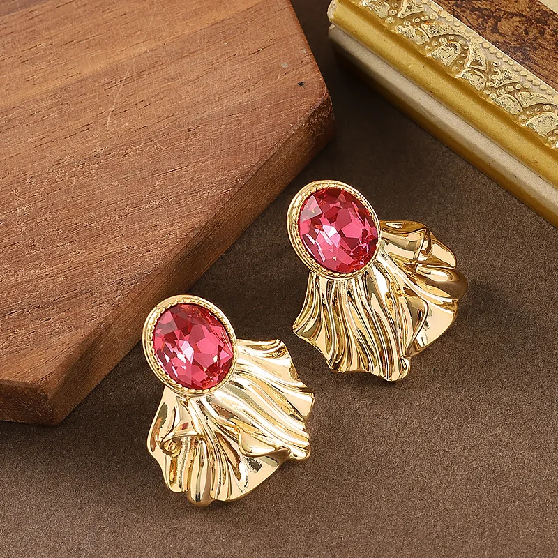 

Stylish and exquisite zircon inlaid irregular geometric texture earrings niche daily personality commuting versatile earrings