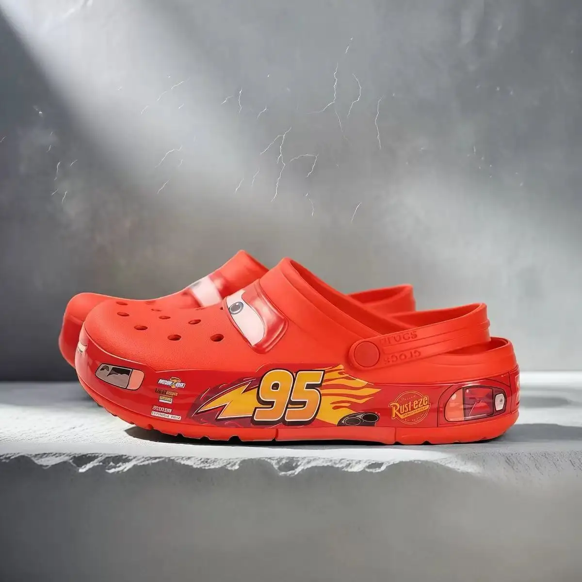 

Тапочки без шнуровки Disney Lightning Mcqueen Pixar, сандалии с мигающим светом в стиле аниме, нескользящая уличная обувь, пляжный бассейн, подарок