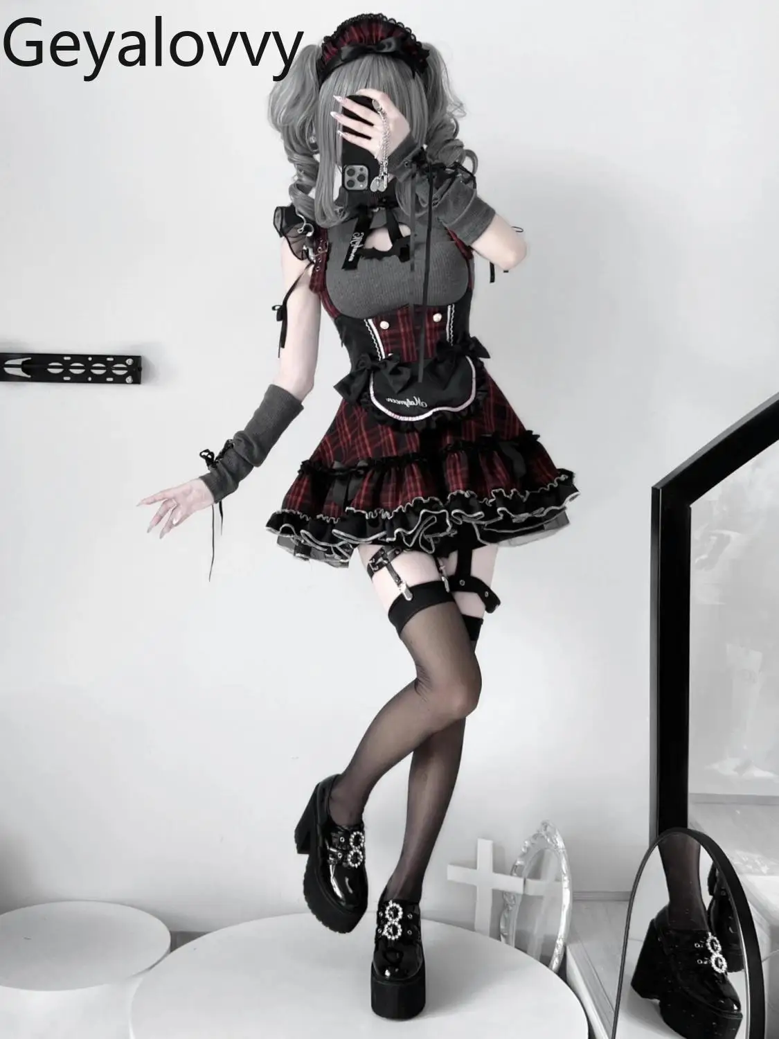 

Subculture Sweet Spicy Girl Лолита, униформа, костюм с развевающимися рукавами, полый топ и красная клетчатая короткая юбка на бретельках, комплект из двух предметов