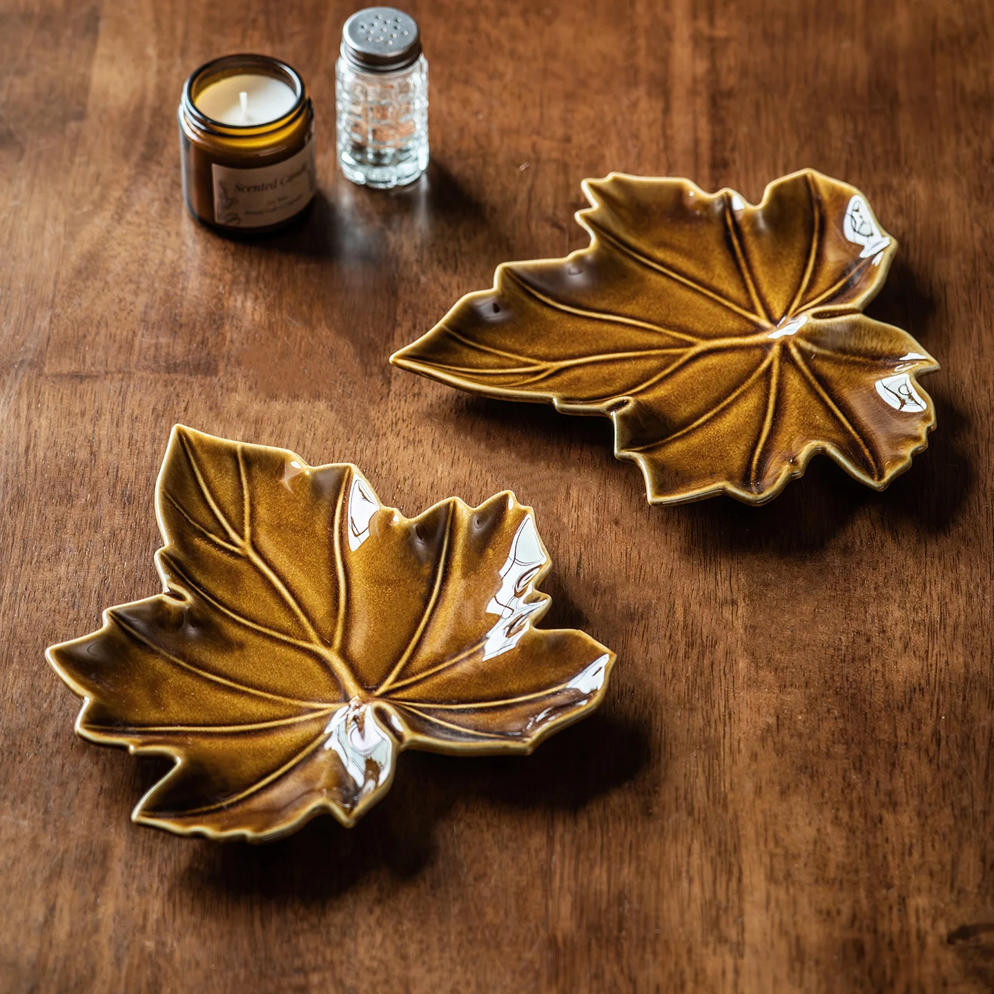 YFY retro maple leaf  ceramic plate home restaurant characteristic  dim sum special-shaped fruit