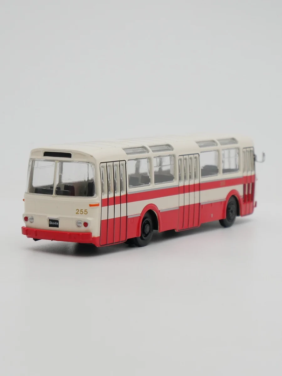 Moulé sous pression IXO 1:72 échelle Ist Skoda Karosa SM 11 Bus Skoda Bus tchèque Bus alliage modèle de voiture jouet à collectionner cadeau Souvenir affichage