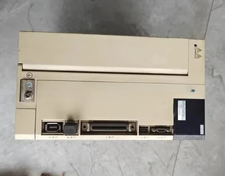 

SGDV-200A01A Б/У Сервопривод SGDV 200A01A (б/у не влияет на использование)