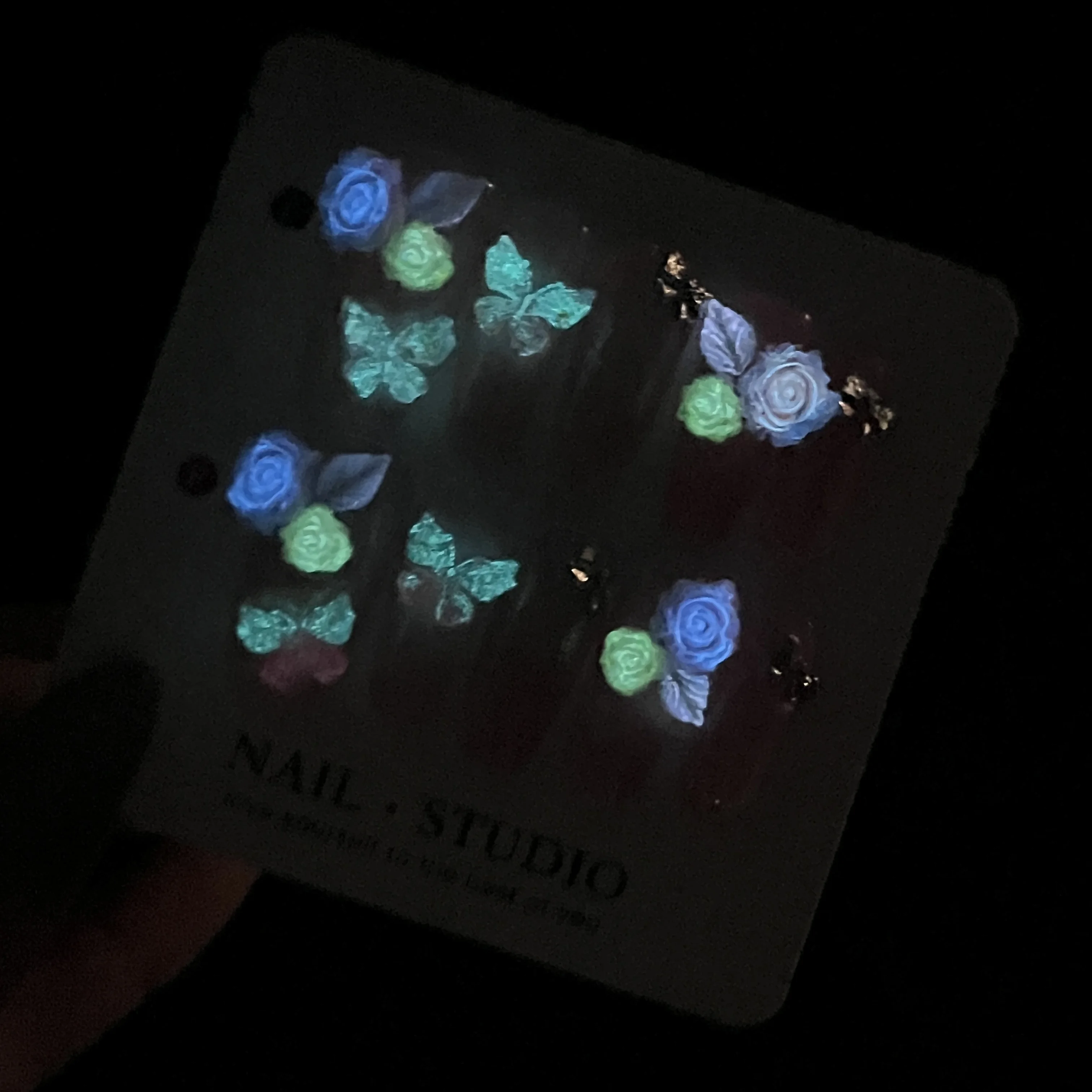 10 Uds. De uñas postizas rosas con purpurina, ataúd largo, diseño de mariposa rosa 3D con detalles plateados, uñas postizas elegantes hechas a mano para mujeres