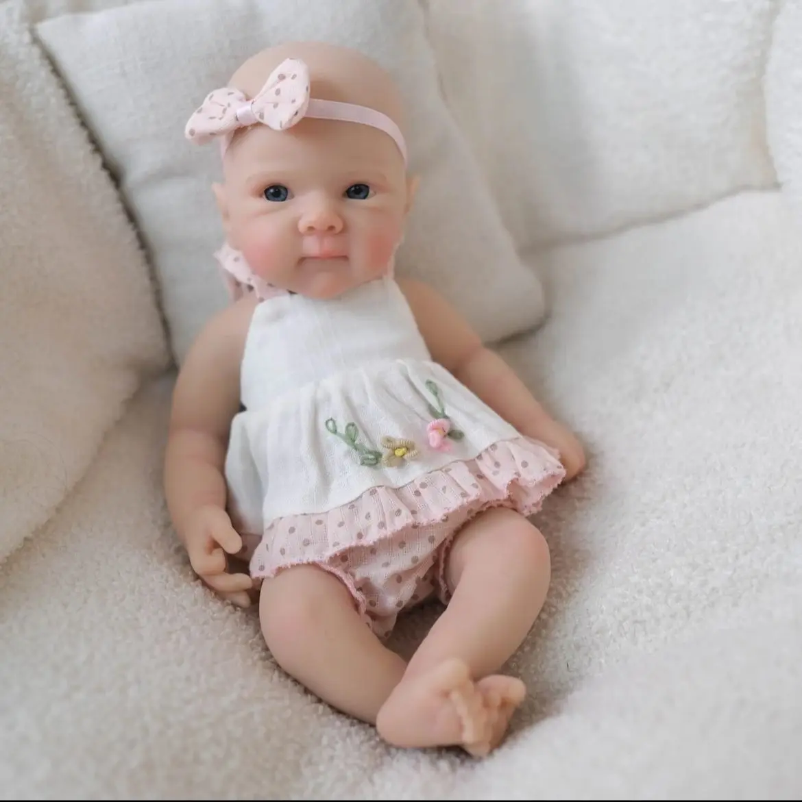 Bebê reborn de 8 polegadas em silicone de platina - expressão pacífica realista, boneca de arte hipoalergênica ultramacia com edição limitada