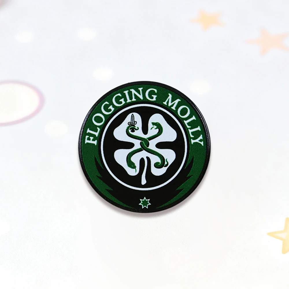 Vierblättriges Kleeblatt-Schlangen-Logo-Brosche, Flogging-Molly-Band-Abzeichen, Musik-Accessoire, runder Emaille-Anstecker, Band-Fans, Sammel-Anstecker, Dekoration – Detail 4