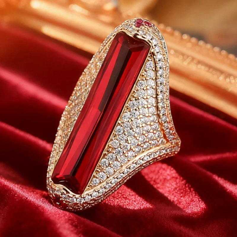 Huitan Lange Rechteckige Ringe mit Roten Kubischen Zirkonia für Damen Luxuriöser Goldfarbener Schmuck für Hochzeit, Jubiläum, Moderne Party und als Statement-Schmuck – Detail 8