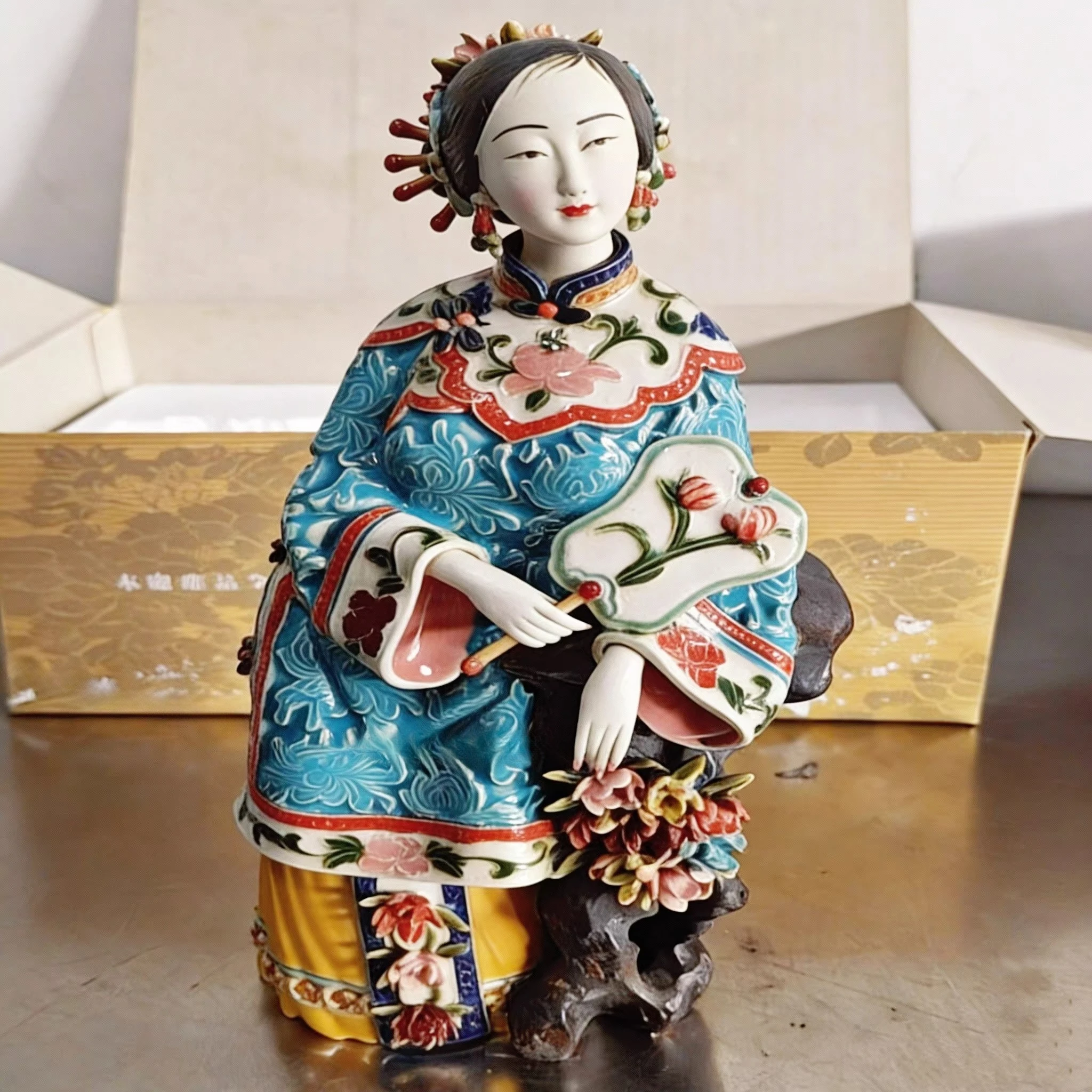 Shiwan doll Baihua Lin Weidong boutique classical lady ornament door living room wine cabinet bogu rack decoration