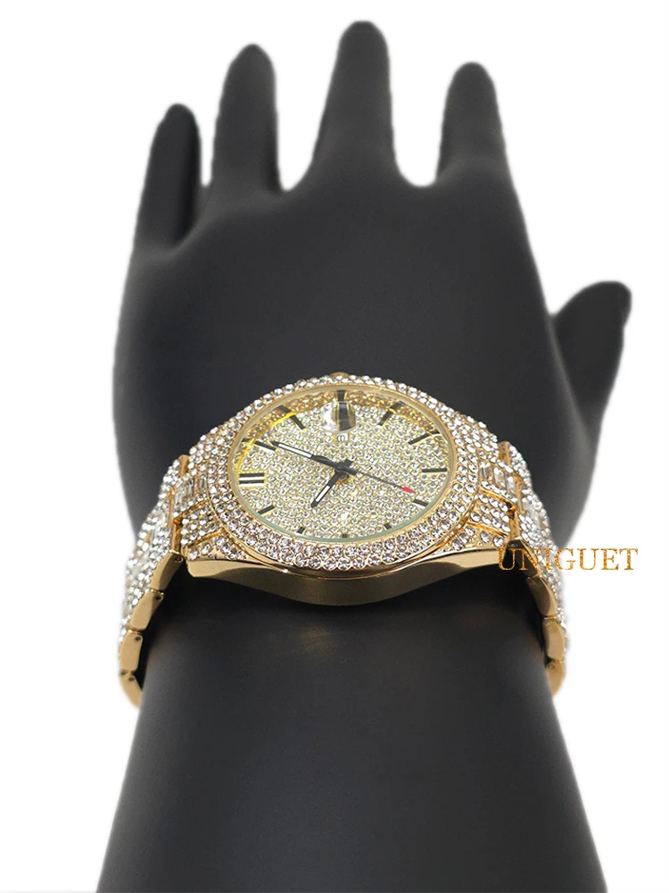 メンズゴールドクォーツ時計ダイヤモンド付き高級デザインヒップホップファッション腕時計男性用カレンダー発光針腕時計新しいギフト