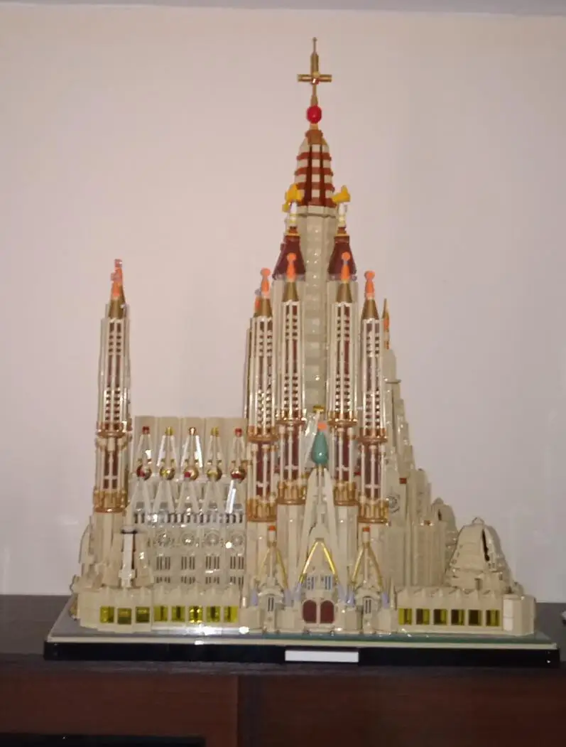 Zestaw klocków Moc-65795 Architektura Hiszpańska Kościół Sagrada Familia Budowla Zabytki Turystyczne Kaplica Barcelona Zabawka Prezent