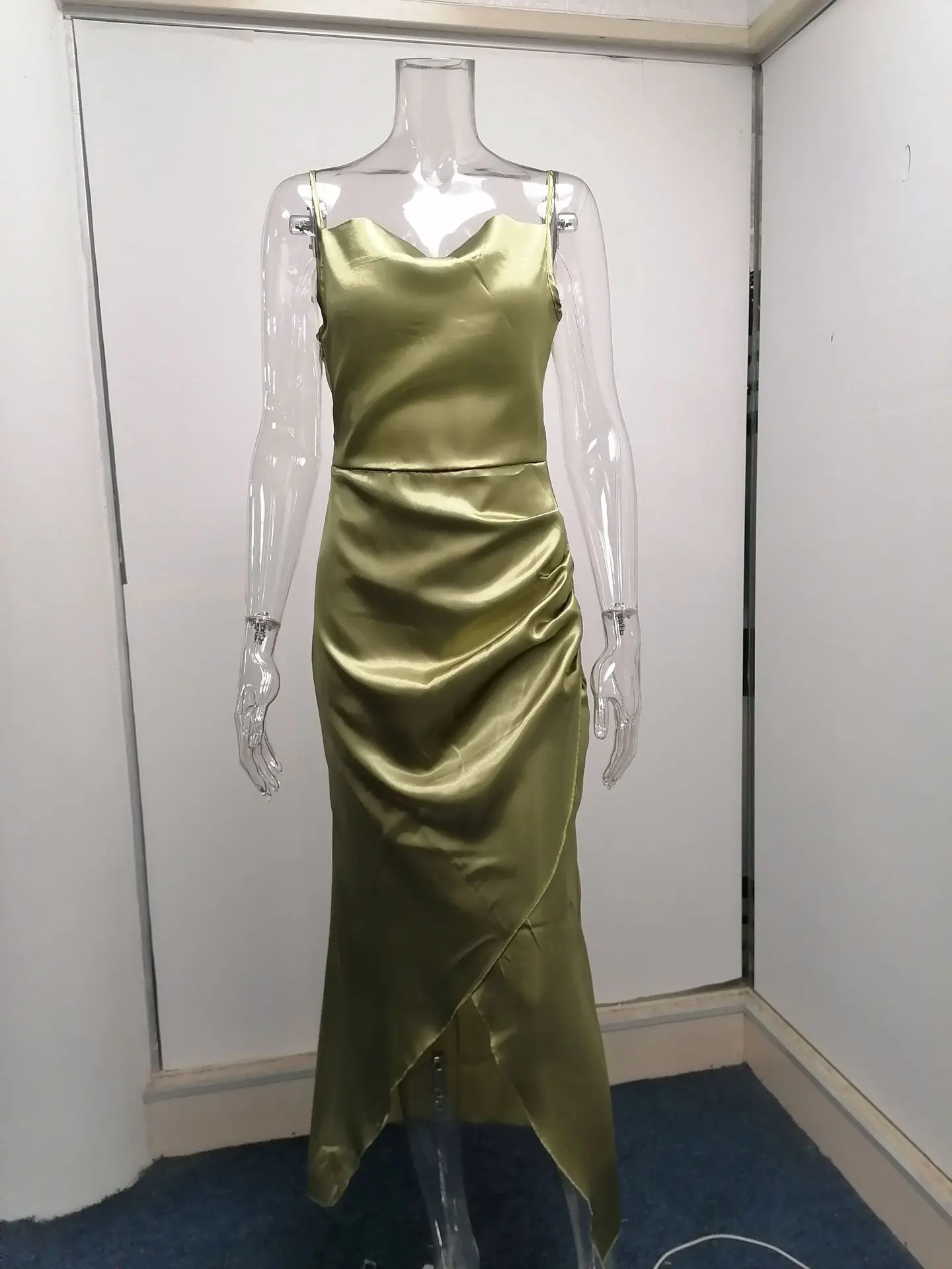 Damen Frühlings-Neuheit: Europäisch-Amerikanisches High-End Sexy Spicy Girl Kleid mit tiefem Ausschnitt und Satin-Rückenschlitz – Detail 20