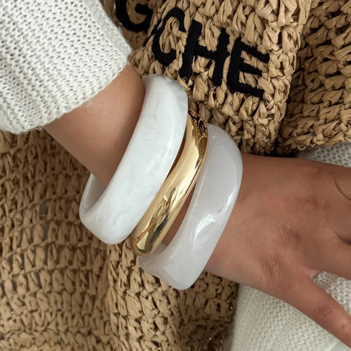 

SHIXIN Minimalist White Resin Acrylic Bracelets for Women Bohemian Stackable Irregular Wide Bangle Bracelet Party Jewelry Gifts