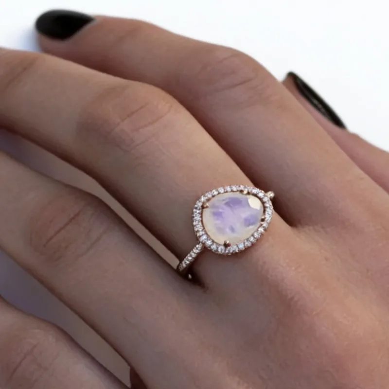 

European and American new fashion moonstone inlaid light luxury personalized women's ring