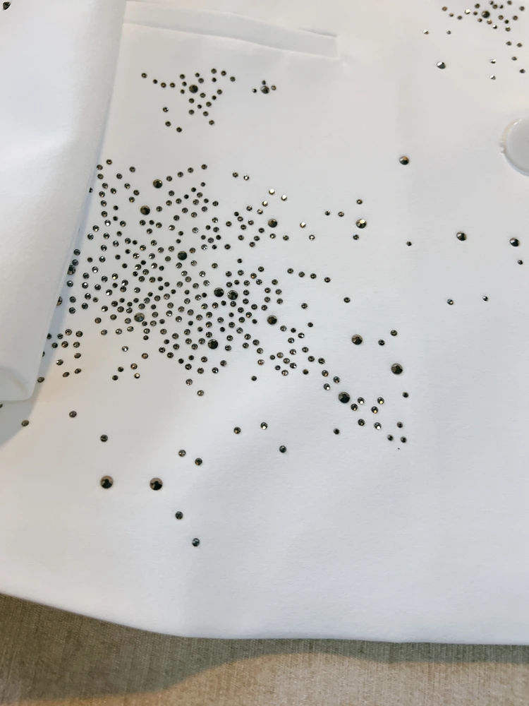 

Ele белый повседневный женский костюм-джат со стразами Briti Sle, высококачественное ощущение, подходит для женщин 25-29 лет