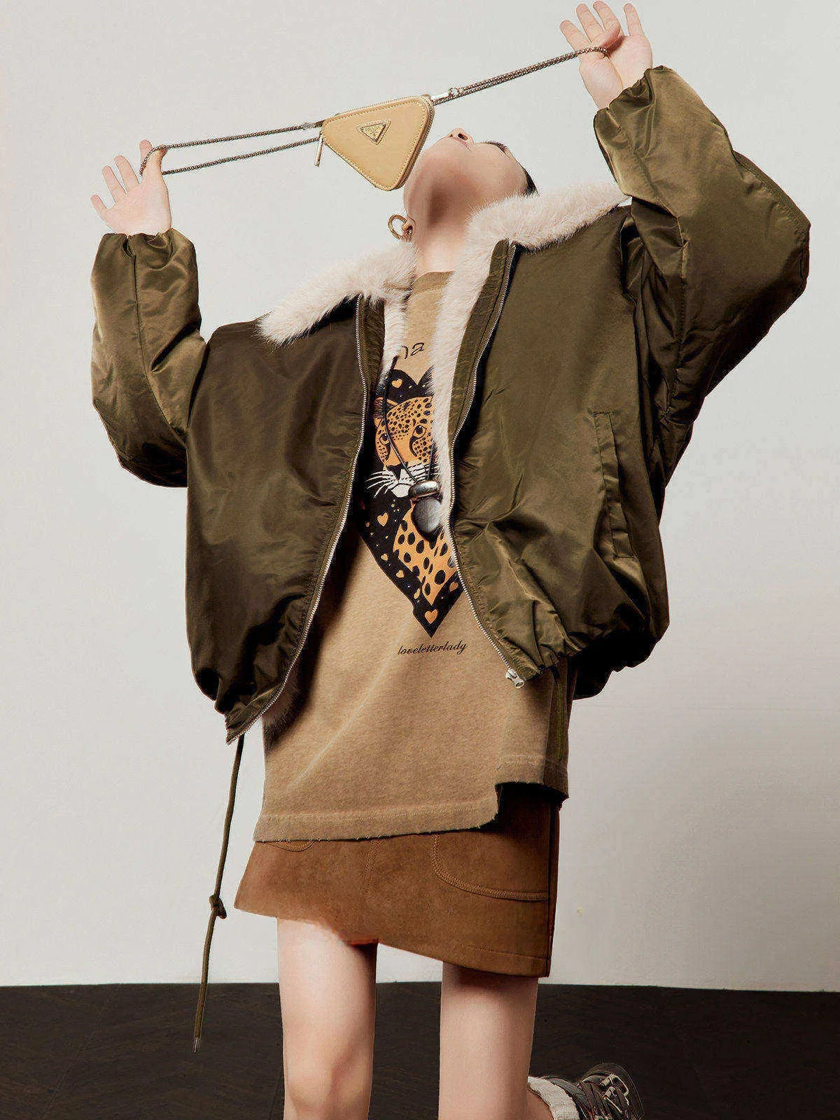 

Женская весенняя новинка: свободная укороченная куртка с воротником-стойкой, меховыми вставками и молнией, повседневная, из хлопка, с длинными рукавами