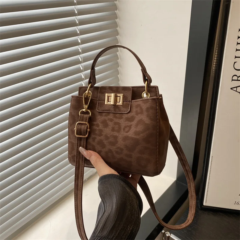 Chic Banquet Leopard Print Crossbody Bag, Stylish Women's Tote Bag, Retro Lock Handbag Shoulder Underarm Bag for Women Daily Use