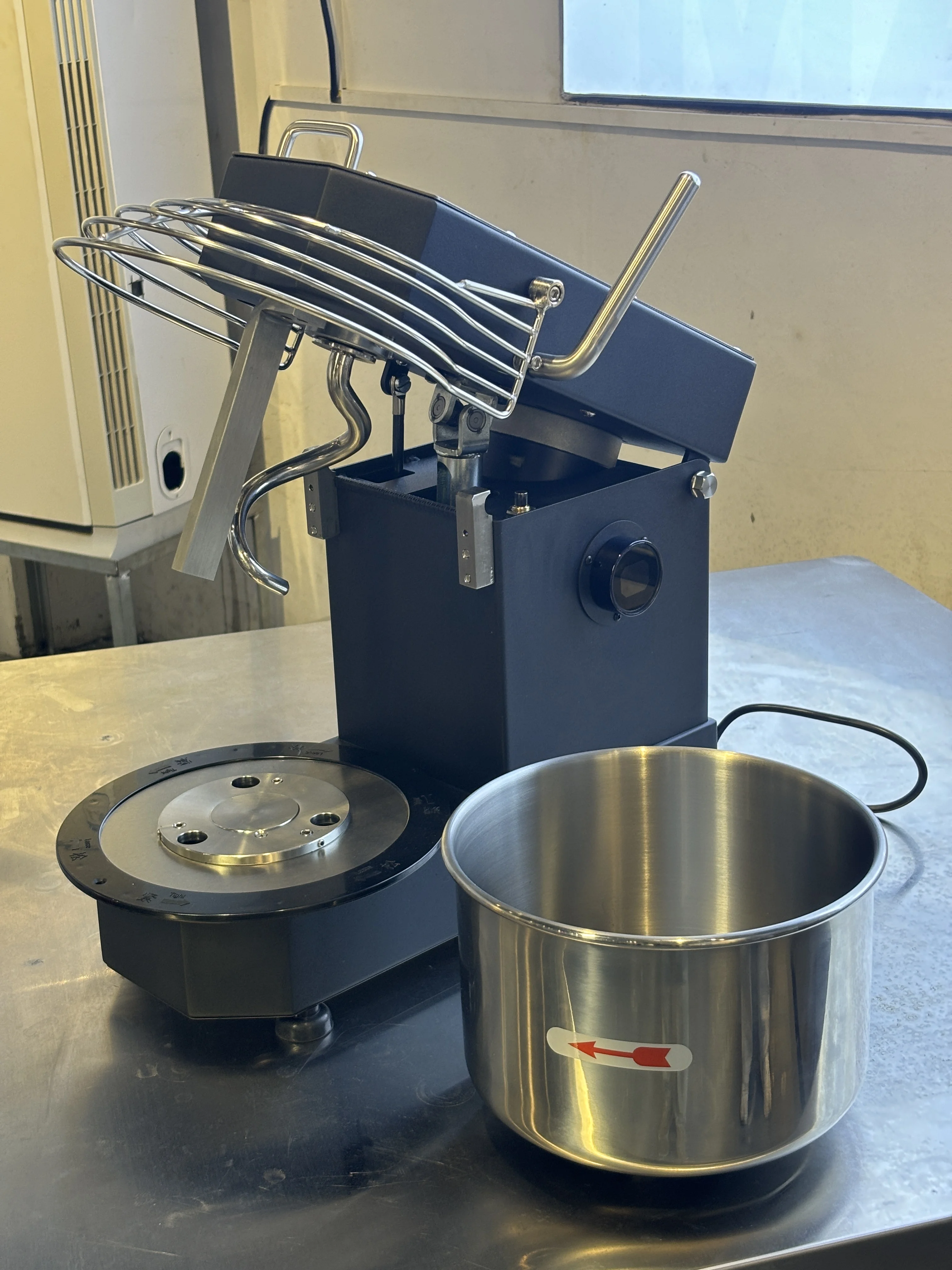 HM-5TD 5L Desktop Dough Mixer 2kg Capacity, Household Flour Mixer
