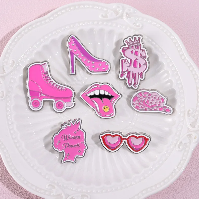 Alfinete de lapela Barbie rosa feminino broche, salto alto bonito, borboleta diamante, emblema em forma de animal, broches na mochila