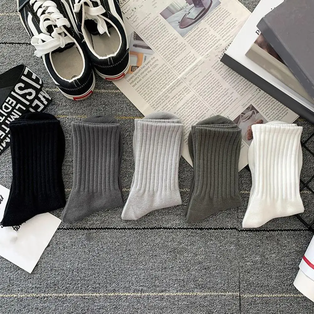 Meias de tubo médio monocromáticas para homens e mulheres, streetwear branco e preto, moda Harajuku, respirável e casual, meias de negócios