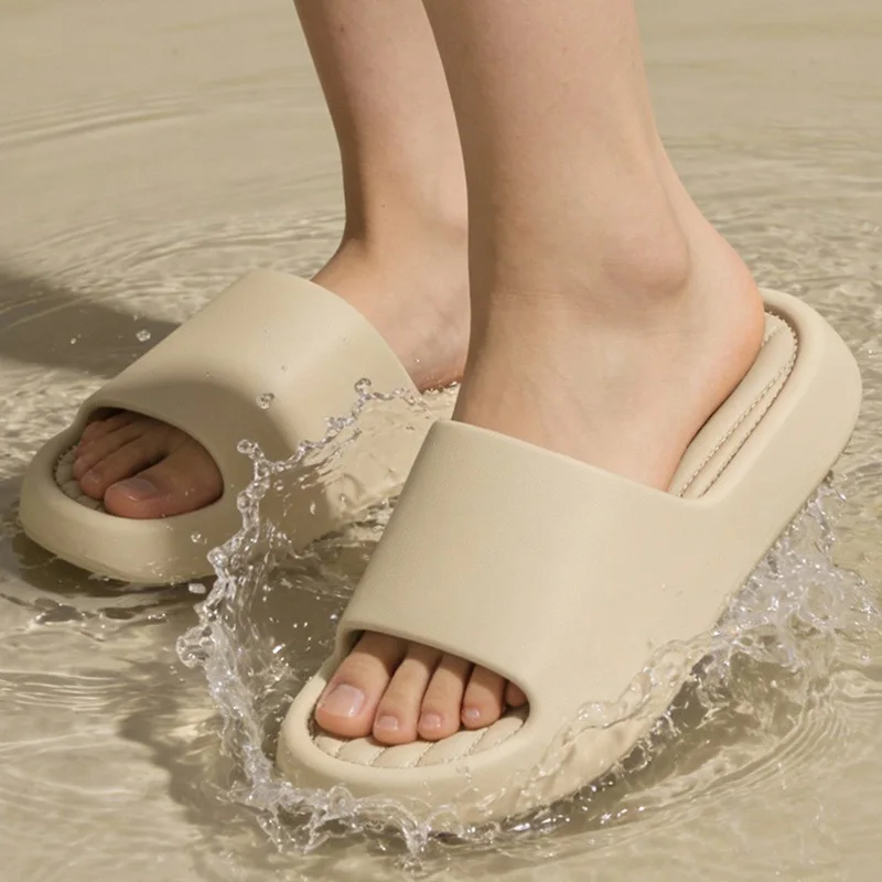 

New Men Summer Slippers Fashion Women Home Bathroom Shoes Soft Slides Thick Sole Slipper Couples Non-slip Outdoor Beach Sandals