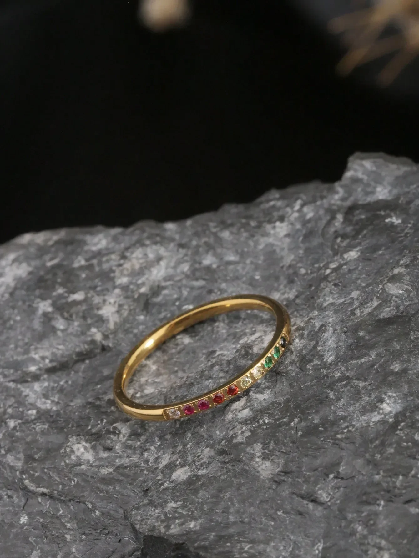 

1pc 18K Gold 1.5mm Wide Stainless Steel Simple 9-Pcs Color Cubic Zirconia Ring, Delicate & Suitable For Women's Daily Wear