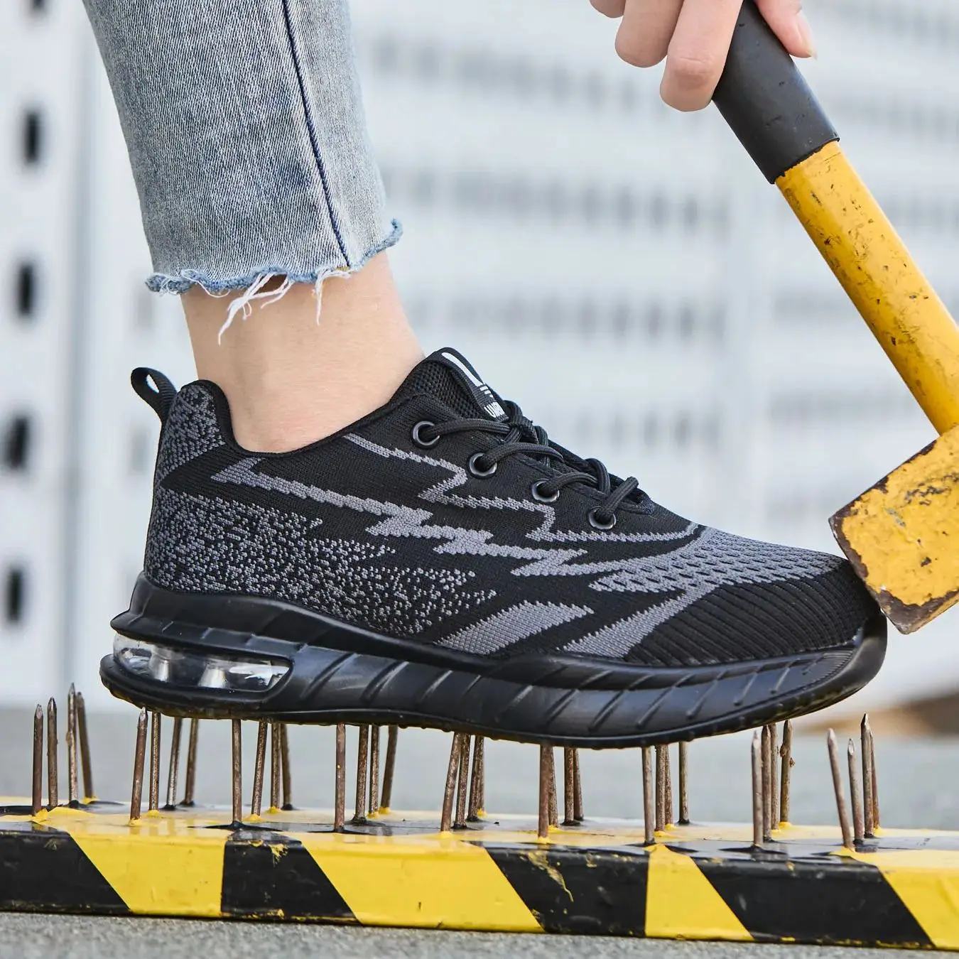 Steel Toe Anti-Smashing And Anti-Stabbing Breathable Lightweight Work Boots Four Seasons Women Safety  Work Shoes