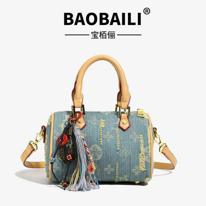 

Fashionable Ladies Crossbody-Bag Made Of Lavender-Patterned Leather Featuring High-End Paris Commuter Look​