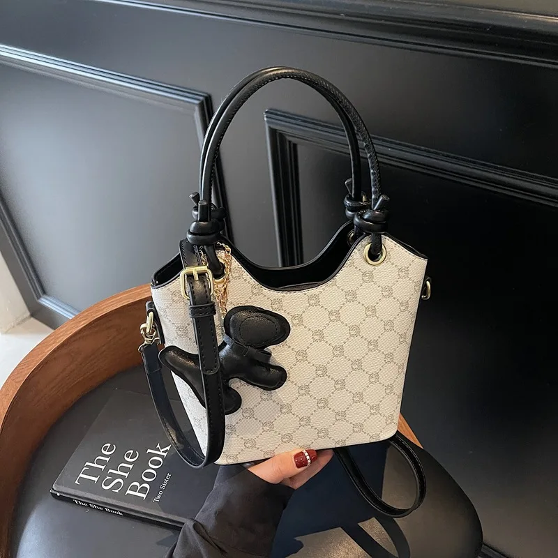 

‌Women's 2025 French Vintage Bucket Bag: Designer Crossbody Purse - Chic Underarm Handheld Niche