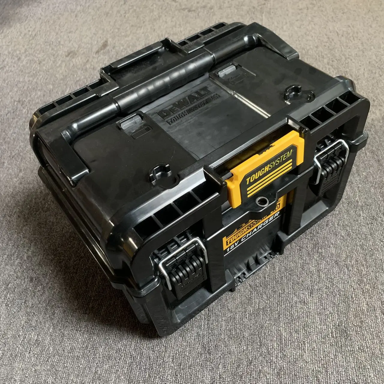 DeWalt DWST1-83471 Toughsystem 2.0 Battery Charger Box 18 / 54v XR USB Charge 20 / 60V  DWST83470-GB Charge  second-hand