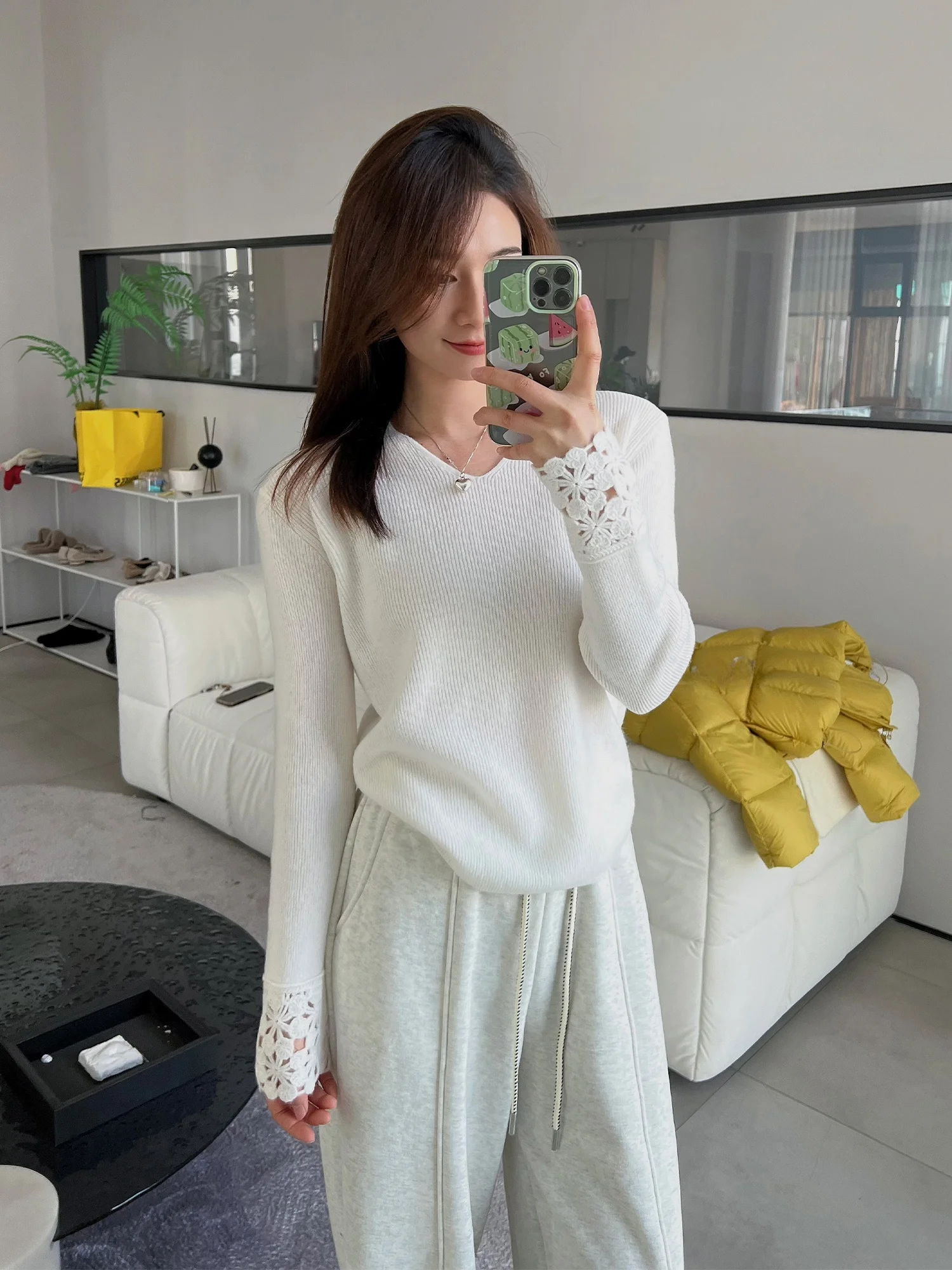 

Soft Sle 00 Wool Base irt Women's V-Ne Slim Fit Lace Hook Flower Winter New Faion Long Sve Regular Length Inner Wear