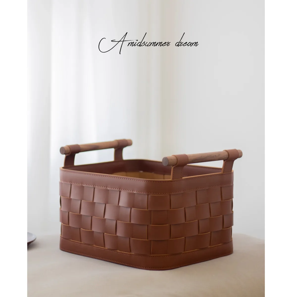 

Leather storage basket, hand-woven and tidy, cloakroom, soft furnishings, light luxury style hotel storage basket,