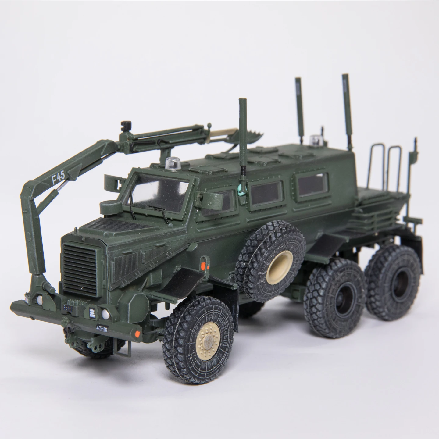 

1: 72 T-M Buffalo Lightning Protection Engineering Vehicle Model F45 Baghdad 2004 Finished Model