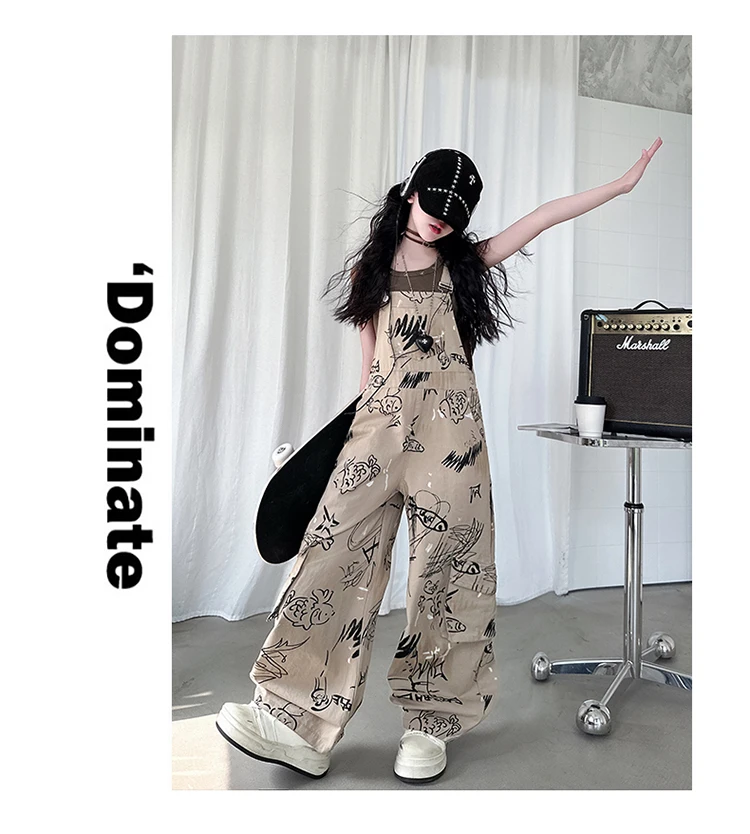 Kinder Vintage Americana Street Style Latzhose mit Zeichnungen für Mädchen, modische khaki-farbene Latzhose mit Hosenträgern. – Detail 4